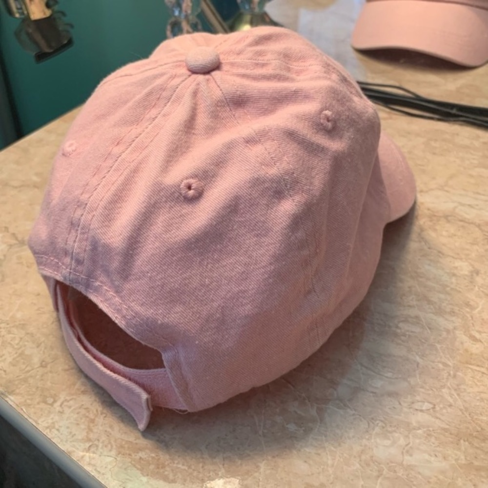 Statement Hat 💪 - Picture 4 of 5